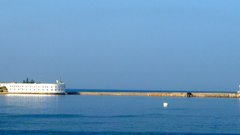 Обломки дрона подожгли крышу детского сада в Севастополе