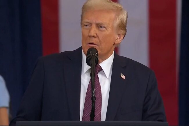 Трамп заявил о работе с Россией и Украиной ради мирного урегулирования