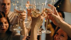 Продажа шампанского увеличилась на 52% перед праздниками в мае