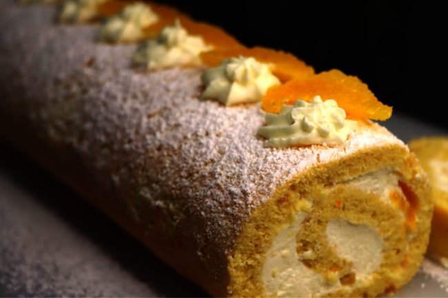 Цитрусовый бисквитный рулет