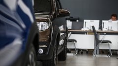 В 2025 году объем продаж легковых автомобилей упал на 16%