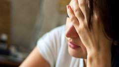 Эксперт раскрывает причины утренней головной боли у россиян в выходные дни