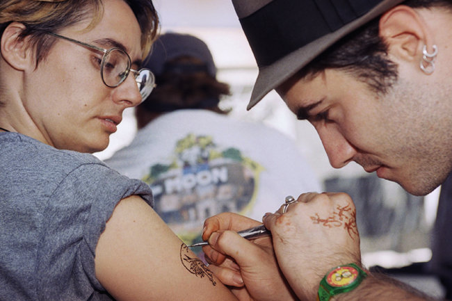 Тату. Тату для похудения. Тату на шрамах на руке для девушек. Чонгук бтс тату. Переделанные татуировки.