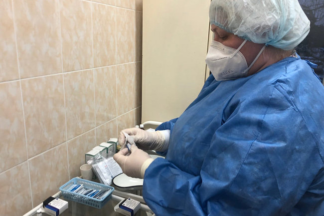 Югра ожидает поставки 18,6 тыс. доз вакцины «СпутникV» до 21 апреля