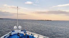 В низовьях Волги из-за обмеления скопилась 15-километровая пробка судов