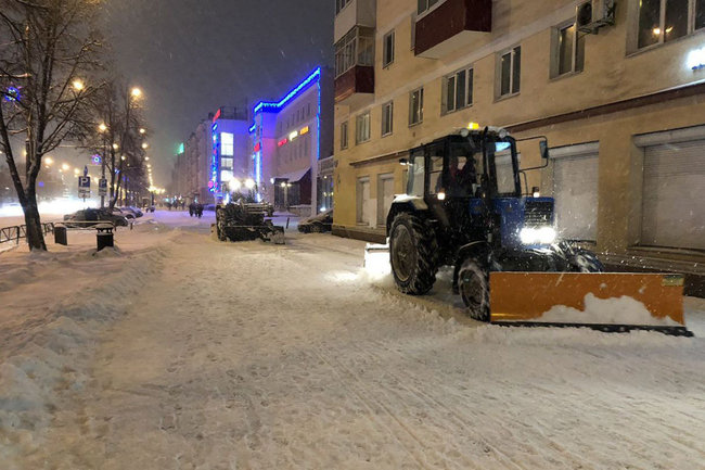 В Иркутске снег убирают 200 человек и 80 спецмашин