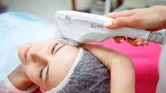 Сотниова подала в суд на косметолога из-за неудачного лифтинга