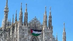 На фасаде главного собора Милана появился крупный флаг Палестины