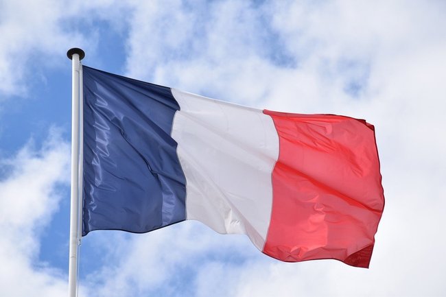 Франция обратилась к США с просьбой о снижении цен на СПГ