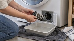 Стиральная машина не слила воду: как безопасно проверить фильтр насоса
