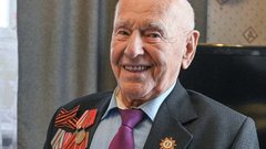 Александр Моор посетил 96-летнего ветерана Великой Отечественной войны