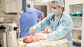 новорожденный младенец роддом рождение неонатолог