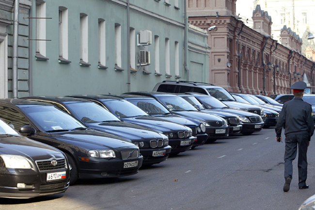 автопарк администрации президента. автопарк госдумы. машины администрации. правительственные номера машин. служебный автомобиль.