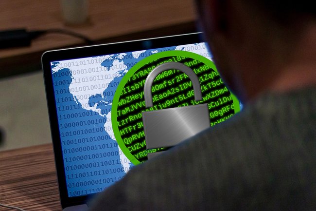 Россию кибератакуют: Чернышенко сообщил о росте числа кибератак на 80%