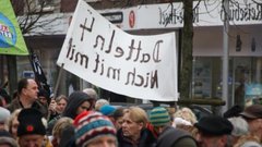 Студенты Сербии протестуют против сноса разрушенного здания генштаба НАТО