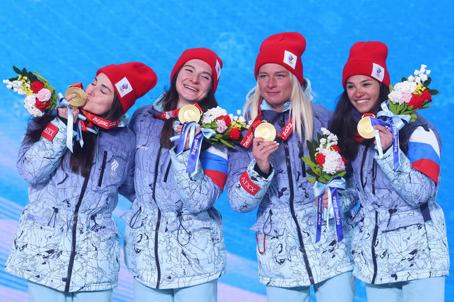 “Нас не догонят”: триумфальная победа российских лыжниц на Олимпиаде