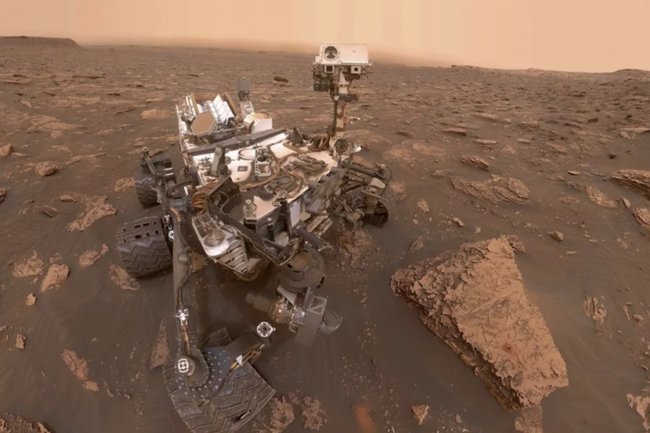 Марсоход Curiosity изучает поверхность Марса уже более десяти лет.