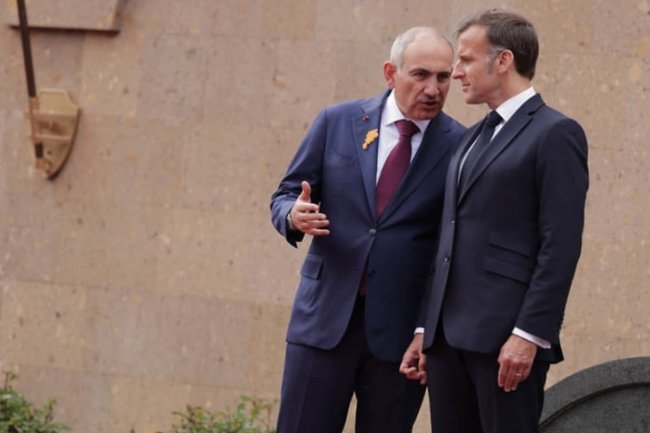 Президент Франции Эмманюэль Макрон и премьер Армении Никол Пашинян