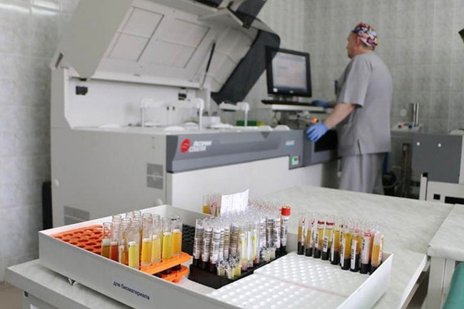 Режим повышенной готовности по COVID-19 в Омской области продлили до 31 декабря ковид пандемия анализ анализы лаборатория 