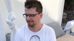 Агент Харламова опроверг слухи о новом члене семьи