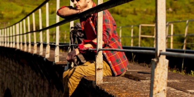 В Китае через несколько месяцев после открытия обрушился мост. Видео