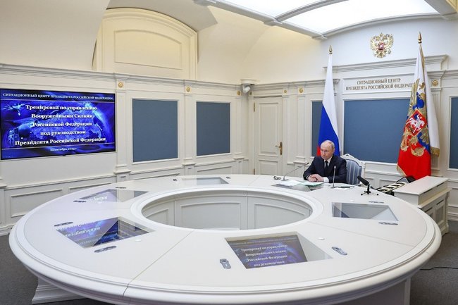 Владимир Путин / ядерные учения