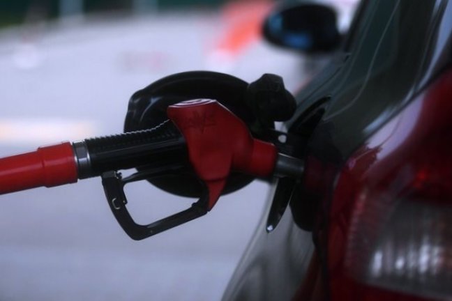 Заправка автомобиля на одной из автозаправочных станций - РИА Новости, 1920, 30.03.2026