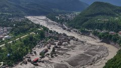 В Китае после оползня пропали без вести 558 человек, трое погибли