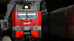 Поезд из столицы России, следовавший в Петербург, задержался почти на два часа