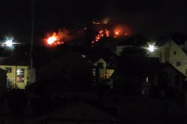 Площадка для мусора в Новороссийске вновь охвачена огнем: жители продолжают испытывать нехватку кислорода