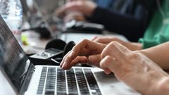 Сазанов: В Российской Федерации вновь начались обсуждения эксперимента с онлайн-продажей алкоголя