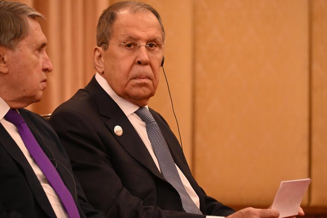 Лавров указал на неприемлемость западных военных объектов на Украине