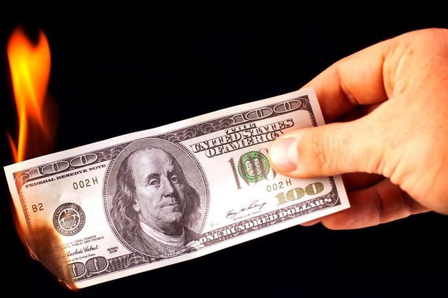 Доллар назвали крупнейшим в мире финансовым террористом