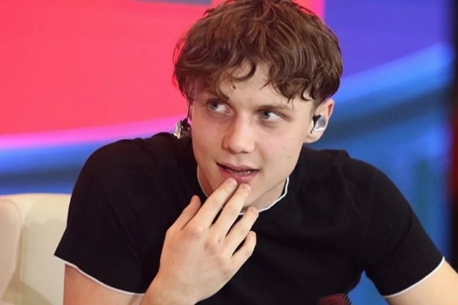 Российский певец Ваня Дмитриенко стал «Прорывом года».