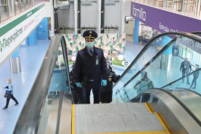 Москва Торговый центр ТЦ магазин проверка коронавирус ковид рейд ограничения полиция маска 