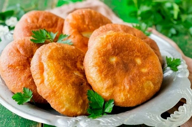 беляш с рисом и изюмом