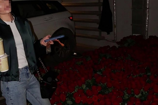 «Миллион роз»: таксист из Краснодара сделал необычный подарок девятикласснице из Москвы