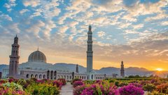 Российские туристы прибыли в Оман и оказались в закрытом отеле