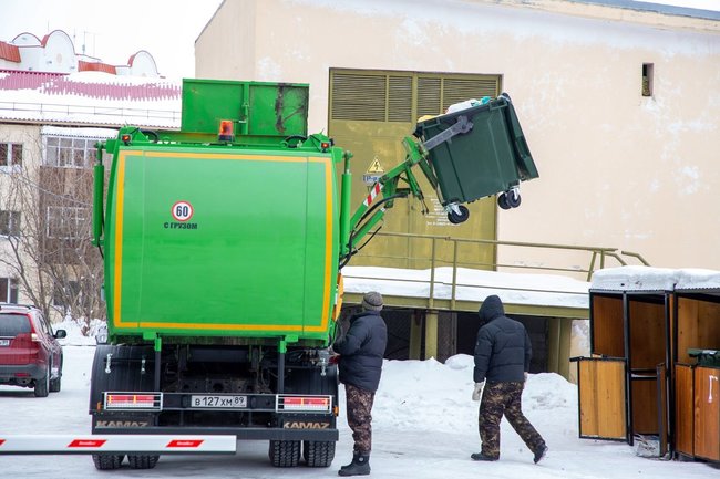 Власти Кирова пообещали следить за вывозом мусора в новогодние праздники