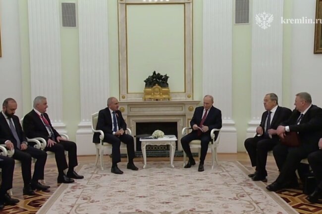 Владимир Путин и Никол Пашинян на прежней встрече. Архивное фото пресс-службы Кремля