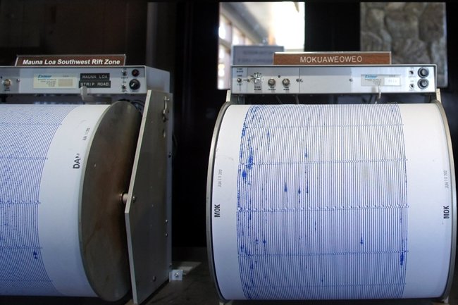 сейсмограф / землетрясение