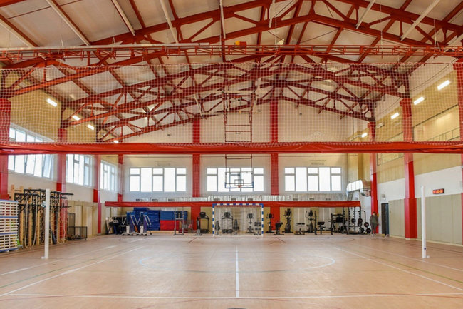 На Ямале спортзалы школ стали доступны для тренировок взрослым