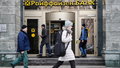 Акции Raiffeisen упали на 8% после обвинений в обходе санкций против России