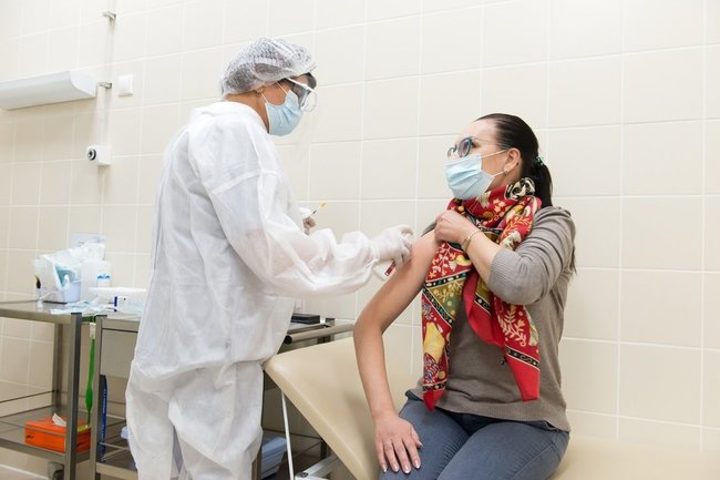 Пункты вакцинации в Омске будут работать и по выходным