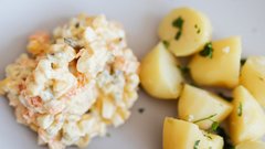 Историк Асташкин объяснил, почему оливье стало новогодним символом