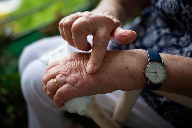 Ученые обнаружили, что прием популярного обезболивающего усугубляет артрит