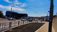 «Больше нет сил терпеть 30-градусную жару!»: жители Новороссийска требуют установить павильон на конечной остановке троллейбуса на Шесхариса