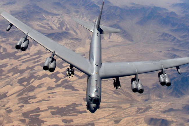 ВВС США решили адаптировать B52 под «мать всех бомб»