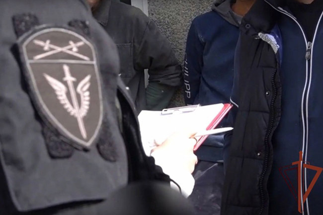 В Москве полиция начала ловить мигрантов, которые получили паспорт и РФ и не встали на воинский учет
