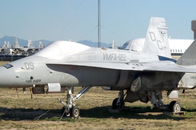 Истребитель F/A-18 Hornet